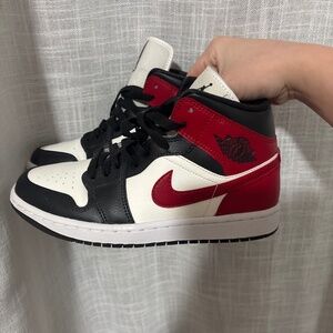 Retro Air Jordan 1 mid